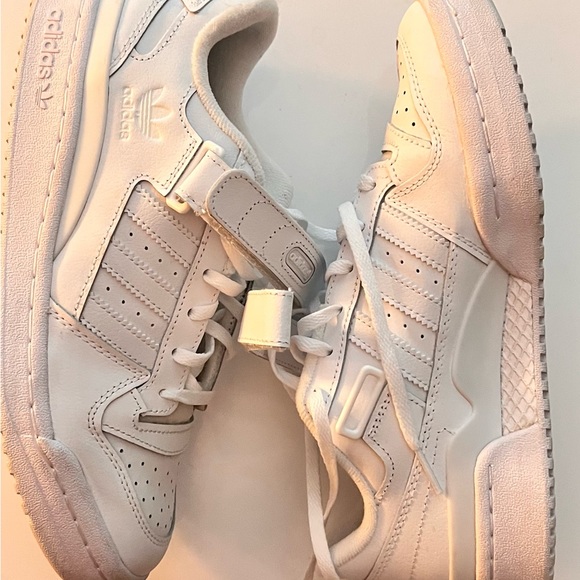 Adidas women’s Forum Low white sneakers - Picture 2 of 4
